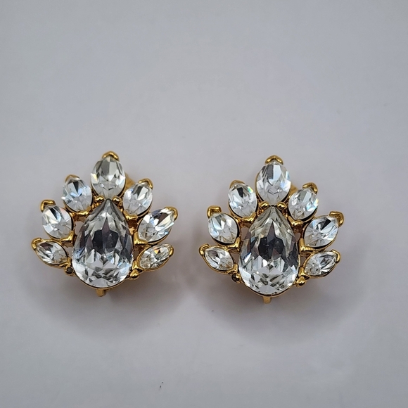 Vintage Clear Rhinestone Trifari Clip On Earrings Gold Tone - Picture 5 of 10